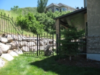 iron-anvil-fences-spear-top-double-rail-circles-draper-fence-4-3