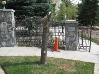 iron-anvil-fences-spear-top-double-rail-circles-lucas-fence-2
