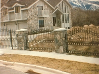 iron-anvil-fences-spear-top-double-rail-circles-lucas-fence-3