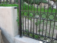 iron-anvil-fences-spear-top-double-rail-circles-lucas-fence-5