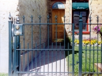 iron-anvil-fences-spear-top-double-rail-spear-215-alpine-2
