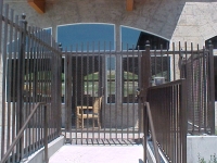 iron-anvil-fences-spear-top-single-rail-extended-zermatt-pool-fence-in-midway-3-2