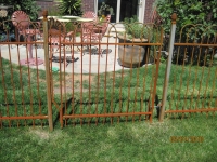 iron-anvil-fences-spear-top-single-rail-loop-overlap-fence-rusty-iron-horse-4