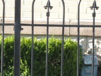 iron-anvil-fences-spear-top-single-rail-loop-spear-227-loop-fence-on-6th-south-by-others-1-2