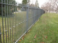 iron-anvil-fences-spear-top-single-rail-spear-217-fence-with-collars-off-willow-creek-3-f23-2
