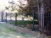 iron-anvil-fences-spear-top-single-rail-spear-218-pattern-in-panel