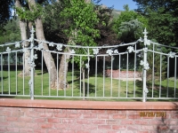 iron-anvil-fences-by-others-concave-vine-valance-2
