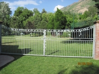 iron-anvil-fences-by-others-concave-vine-valance-3
