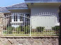 iron-anvil-fences-by-others-double-arch