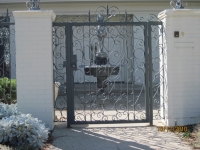 iron-anvil-fences-by-others-in-avenues-1