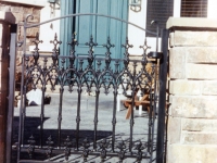 iron-anvil-gates-antiques-007