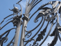 iron-anvil-gates-by-others-driveway-french-scoll-top-immigration-3