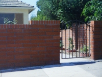 iron-anvil-gates-by-others-man-arch-small-pattern
