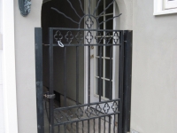 iron-anvil-gates-by-others-man-flat-clover-pattern-by-others