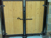 61-0241-Iron-Anvil-Gates-Man-Flat-HARPER-GARBAGE-GATE-WITH-WOOD-BOUNTIFUL-
