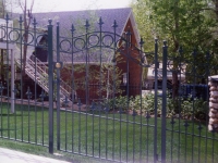iron-anvil-gates-man-arch-1a