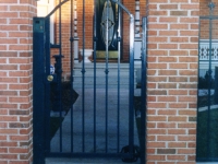 iron-anvil-gates-man-arch-2
