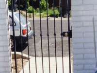 iron-anvil-gates-man-arch-3