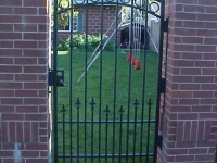 iron-anvil-gates-man-arch-barney-2