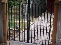 iron-anvil-gates-man-arch-double-summit-with-oak-leaf-2