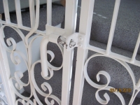 iron-anvil-gates-man-arch-gracie-15052-cat-gate-2