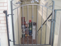 iron-anvil-gates-man-arch-la-brett-litster-15925-1