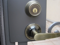 iron-anvil-gates-man-arch-man-stonebrook-tate-latch-double-lock-box