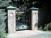 iron-anvil-gates-man-arch-safi-6200-5