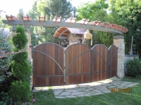 iron-anvil-gates-man-arch-wood-and-steel-richardson-14662-4