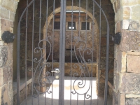 iron-anvil-gates-man-arch-yukon-flake-13888-1