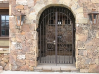 iron-anvil-gates-man-arch-yukon-flake-13888-2