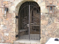 iron-anvil-gates-man-arch-yukon-flake-13888-3