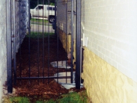 iron-anvil-gates-man-flat-loop-top