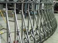 iron-anvil-railing-belly-rail-double-top-square-casting-hopkins-in-highland-6