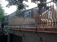 iron-anvil-railing-belly-rail-single-top-round-collars-doran-taylor-read-deck-4