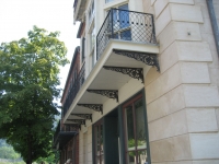 iron-anvil-railing-by-others-casting-rail-with-corbils-j-3