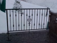 iron-anvil-railing-scrolls-and-patterns-picket-castings-dena-rothman-rail-3