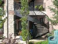 41-0060-iron-anvil-stairs-grand-circular-treads-concrete-13415-ferran-kilgore-7