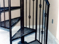 iron-anvil-stairs-spiral-expanded-metal-reverse-5-ft-diameter-collars-rail-41-1005-a-2