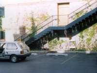 iron-anvil-stairs-double-stringer-treads-grip-strut-40-4000-gastronomy-1