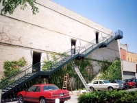 iron-anvil-stairs-double-stringer-treads-grip-strut-40-4000-gastronomy-3